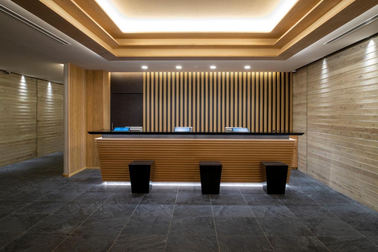 Jr Clement Inn Kochi Exterior photo